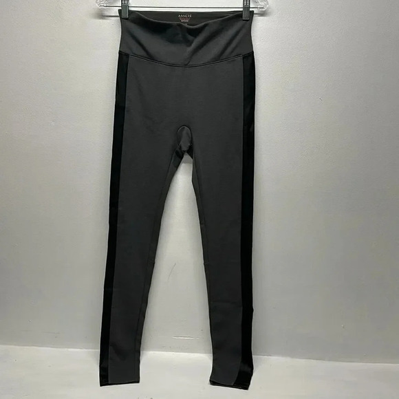 Spanx Assets Red Hot Label Leggings Pants Gray Faux Leather Stripe Size M Medium - Picture 1 of 6